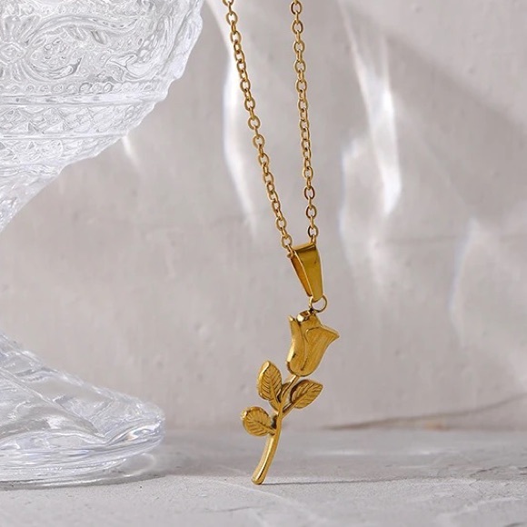 ◾️18k Gold Plated Rose Flower Pendant Necklace - Picture 6 of 9